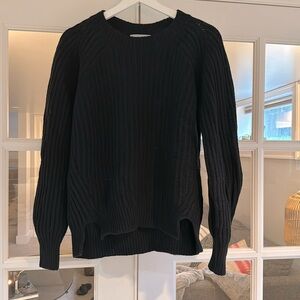 Beautiful, soft Everlane sweater. Great shape.